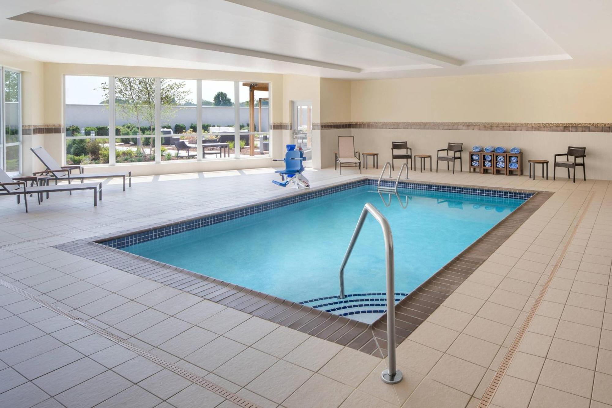 Courtyard By Marriott Wayne Fairfield Hotel Exterior photo
