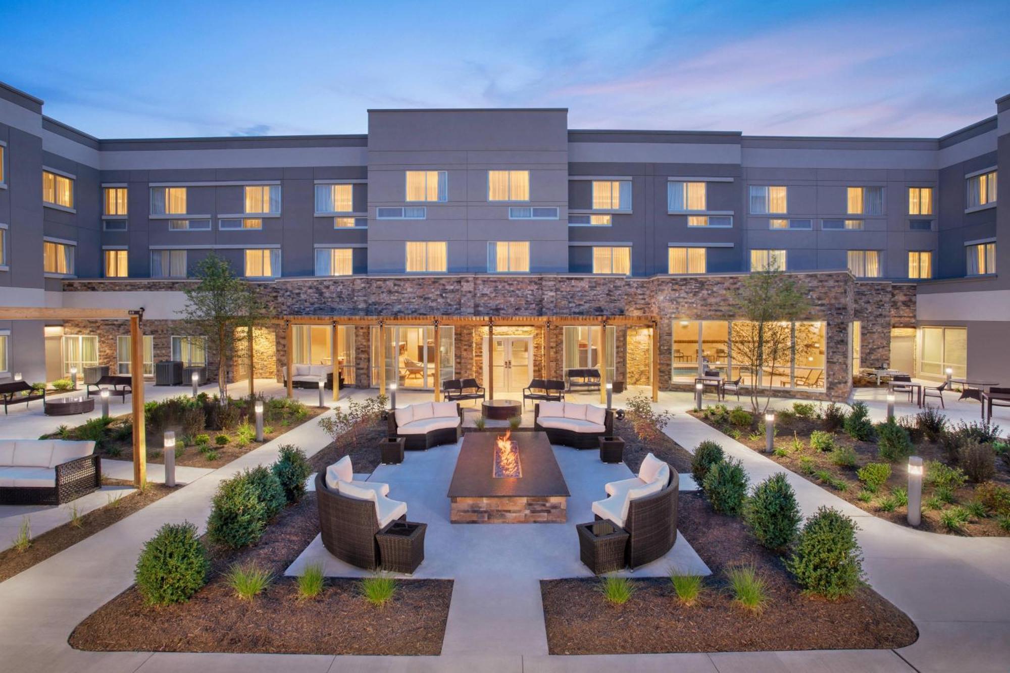 Courtyard By Marriott Wayne Fairfield Hotel Exterior photo